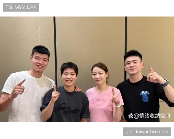 黄东萍训练完顺手买了个包，价格够我交三年房租